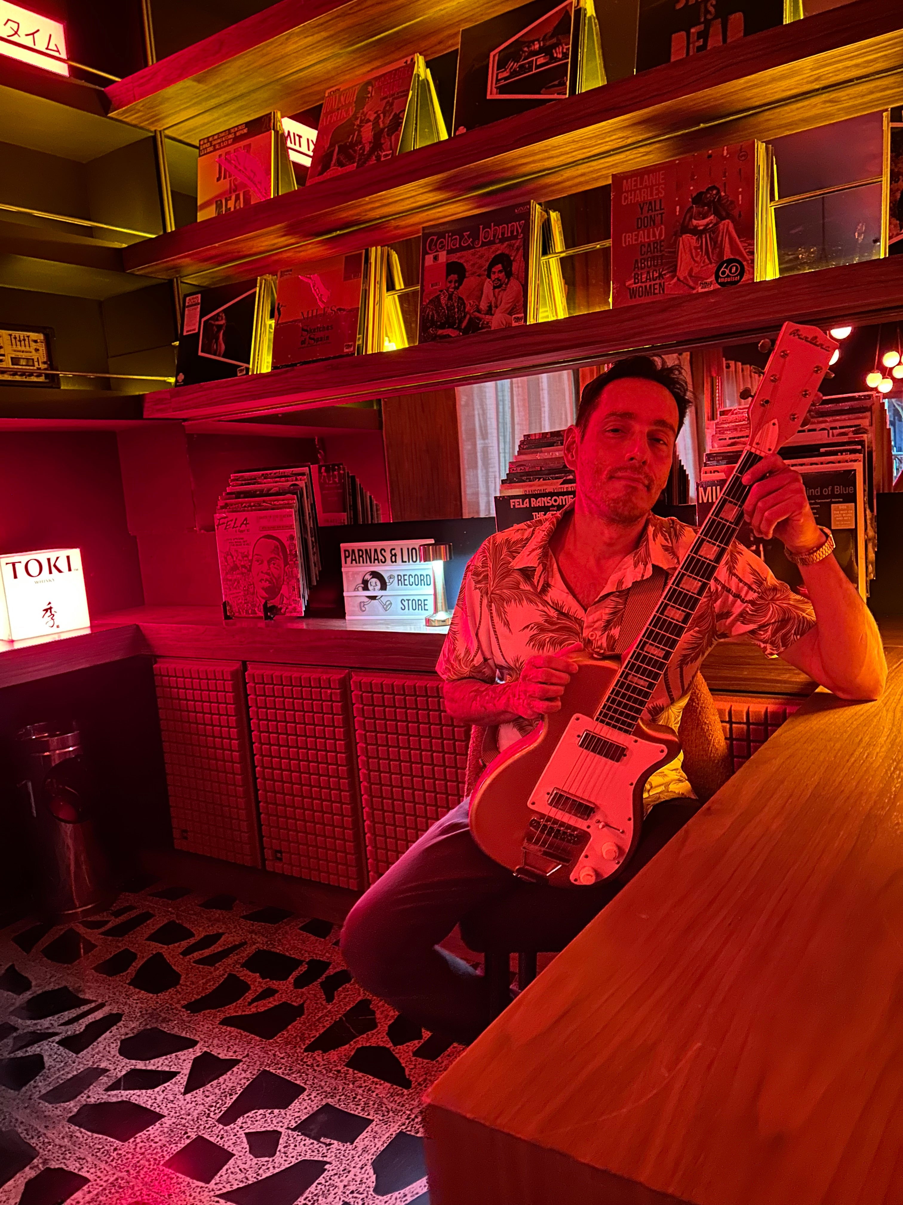 Airline Guitars Welcomes Emiliano Juárez!