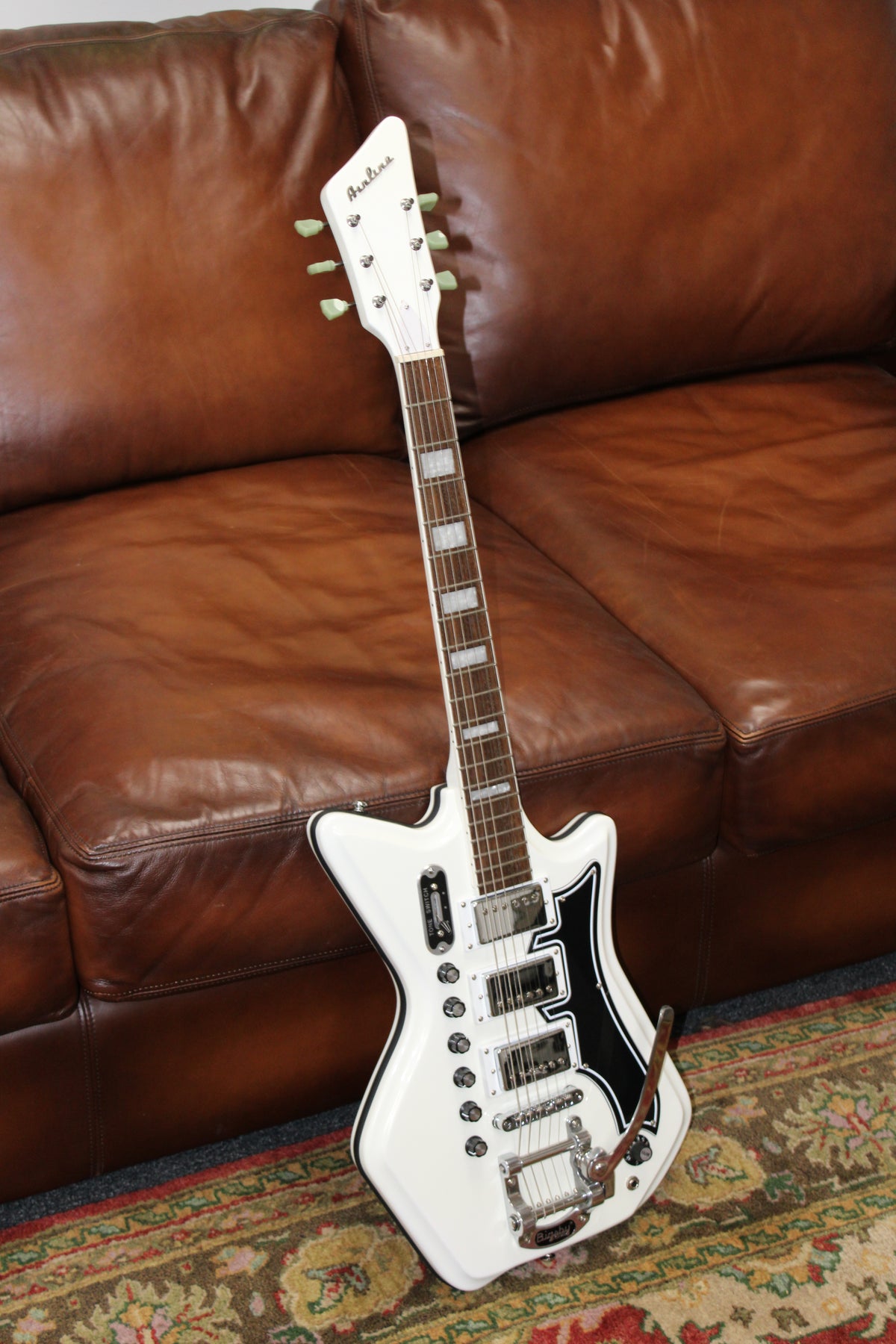 Airline Guitars Jetsons '59 3P DLX PRO White - B-Stock Serial # VA2302471
